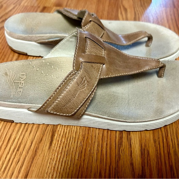 Dansko Cece Sand Burnished Calf Thong Sandals Women’s 40 EU/ 9.5-10 US - Picture 2 of 7